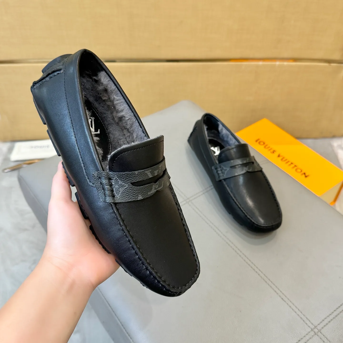 Factory price: 460💰【LV】Autumn and winter style fur integrated 2025 men's beanie shoes (top version on the market) calfskin ➕real wool lining original packaging. Size: 38-45